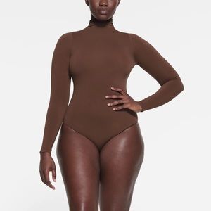 SKIMS ESSENTIAL MOCK NECK